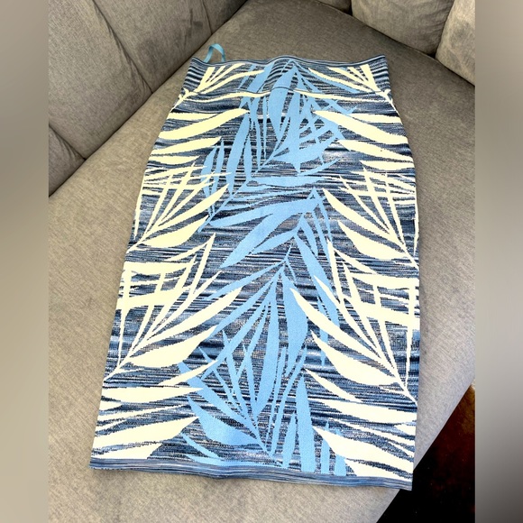 Bcbg bandage fitted skirt like new XS - Picture 1 of 6